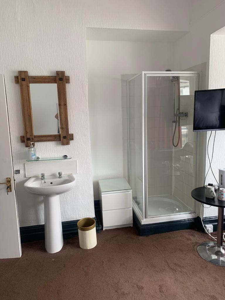 Trinity Guest House Hartlepool Bagian luar foto