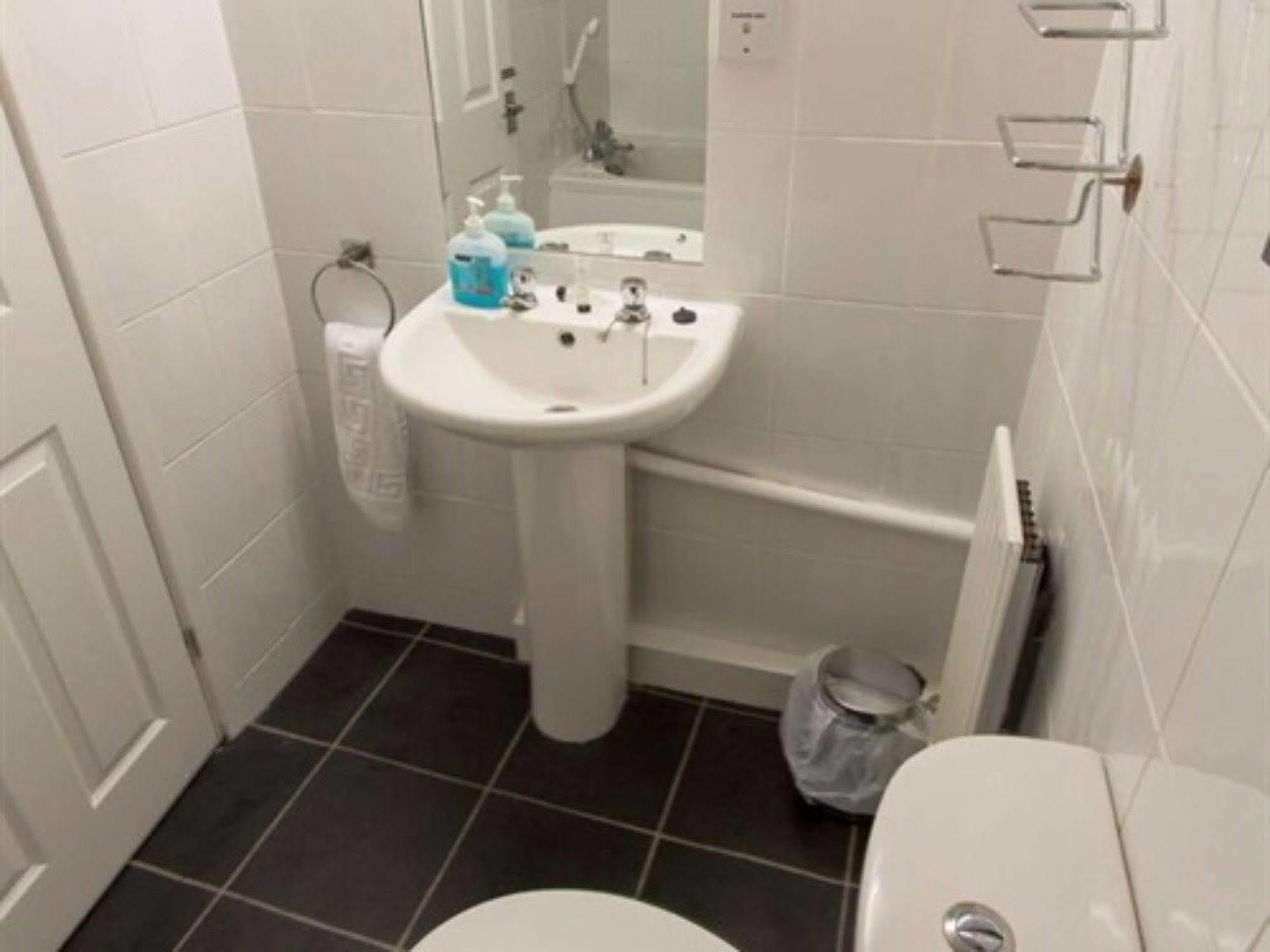 Trinity Guest House Hartlepool Bagian luar foto